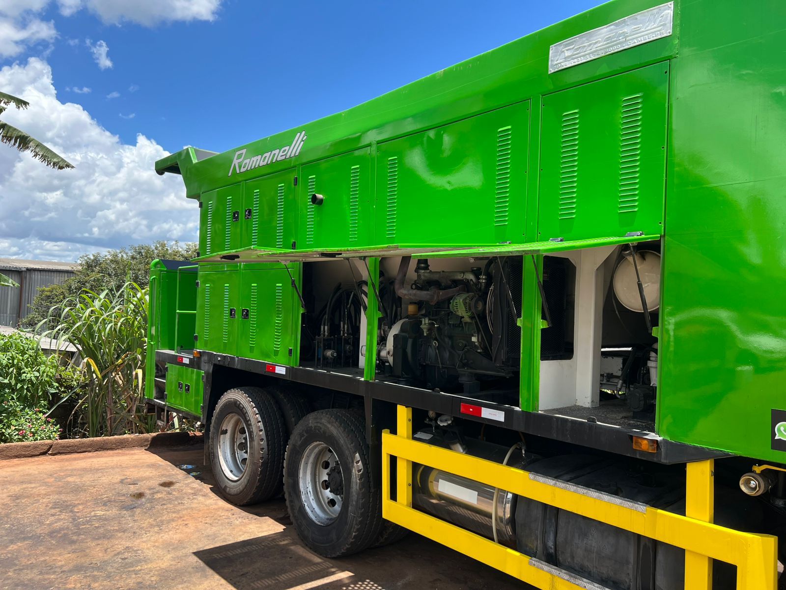 Caminhão VW 31-320 Ano 2013 com Usina de Micropavimento Romanelli UHR700 - Thumbnail 2